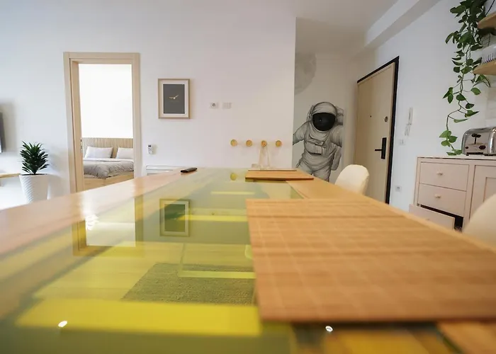 Apollo Apartment By Holistay